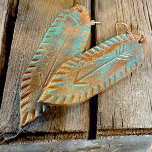 Western leather feathers earrings NWOT